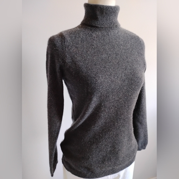 Ann Taylor Pure Cashmere Charcoal Gray Turtleneck Sweater Classic Medium Petite - Picture 1 of 13